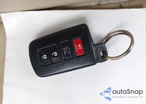 2018 Toyota Highlander Xle z USA, uszkodzony, nr VIN 5TDKZRFH7JS242539